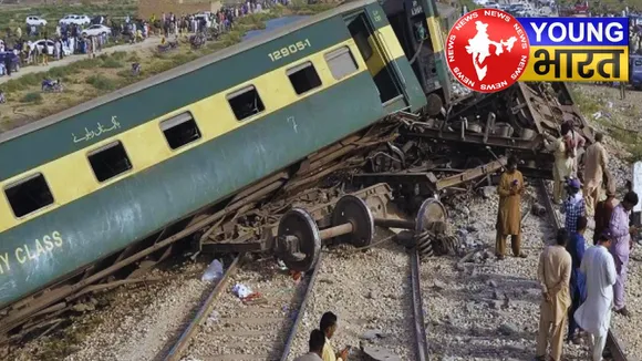 pakistan train derailed